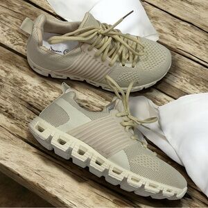 Women's Beige Sneakers comfort breathable 7.5/8 women's brand new